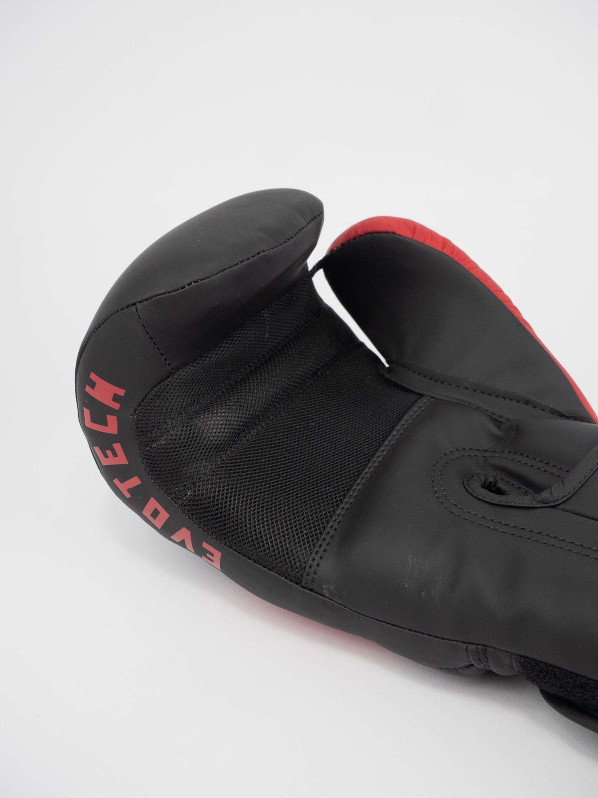 Gants de boxe EV1 Metal Boxe noir et rouge pour entraînement et compétition