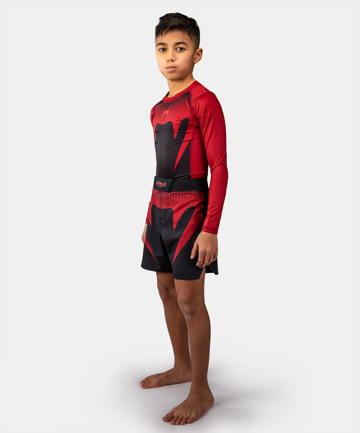 Fightshort Venum Attack Kids Noir/Rouge disponible à la Boutique des Arts Martiaux