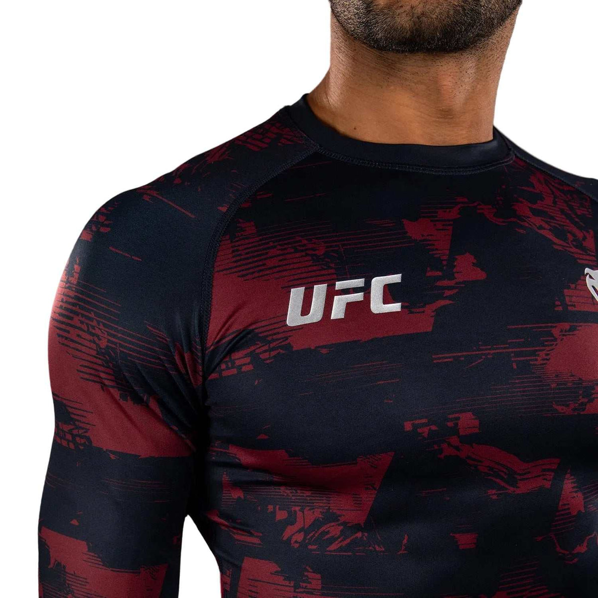 Rashguard ML Performance à manches longues, bleu marine et bordeaux, tissu extensible avec motif graphique UFC argenté