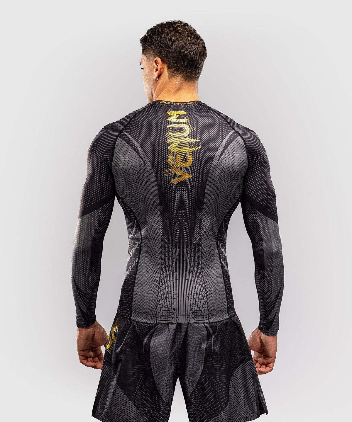 Rashguard manches longues Venum Galactic 3.0 Noir/Or, vue studio