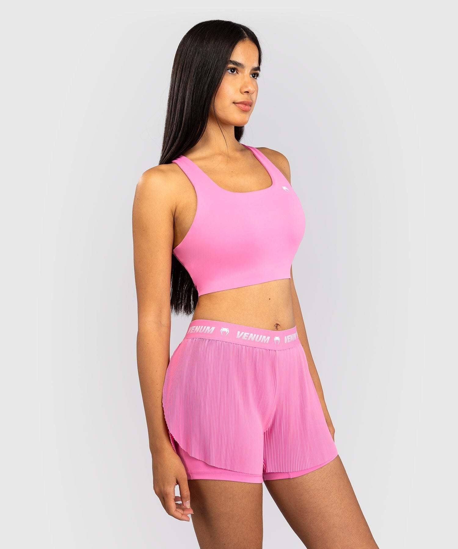 Brassière de sport Venum Essential X rose bonbon pour entraînement féminin