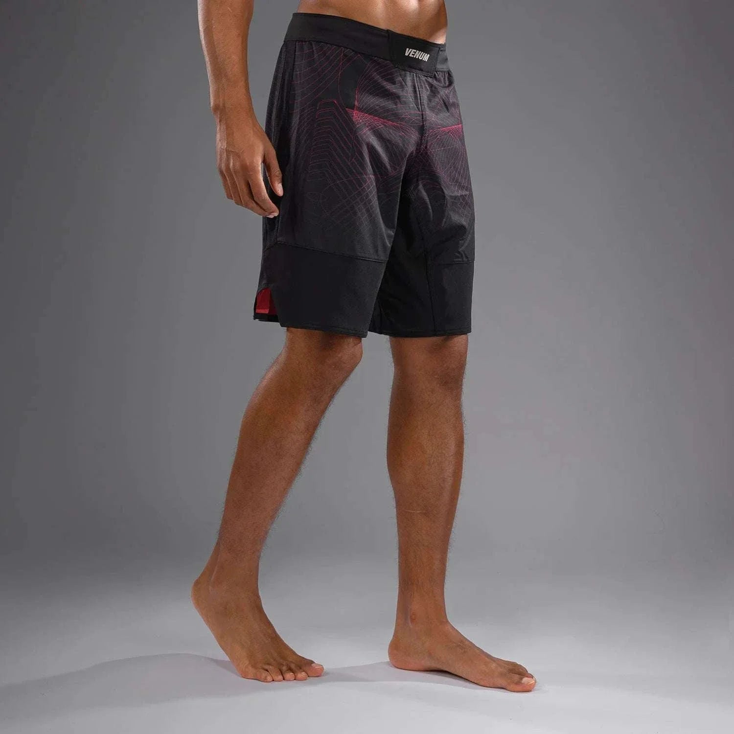 Fightshort Venum G-Fit Air noir rouge léger et flexible pour MMA et sports de combat