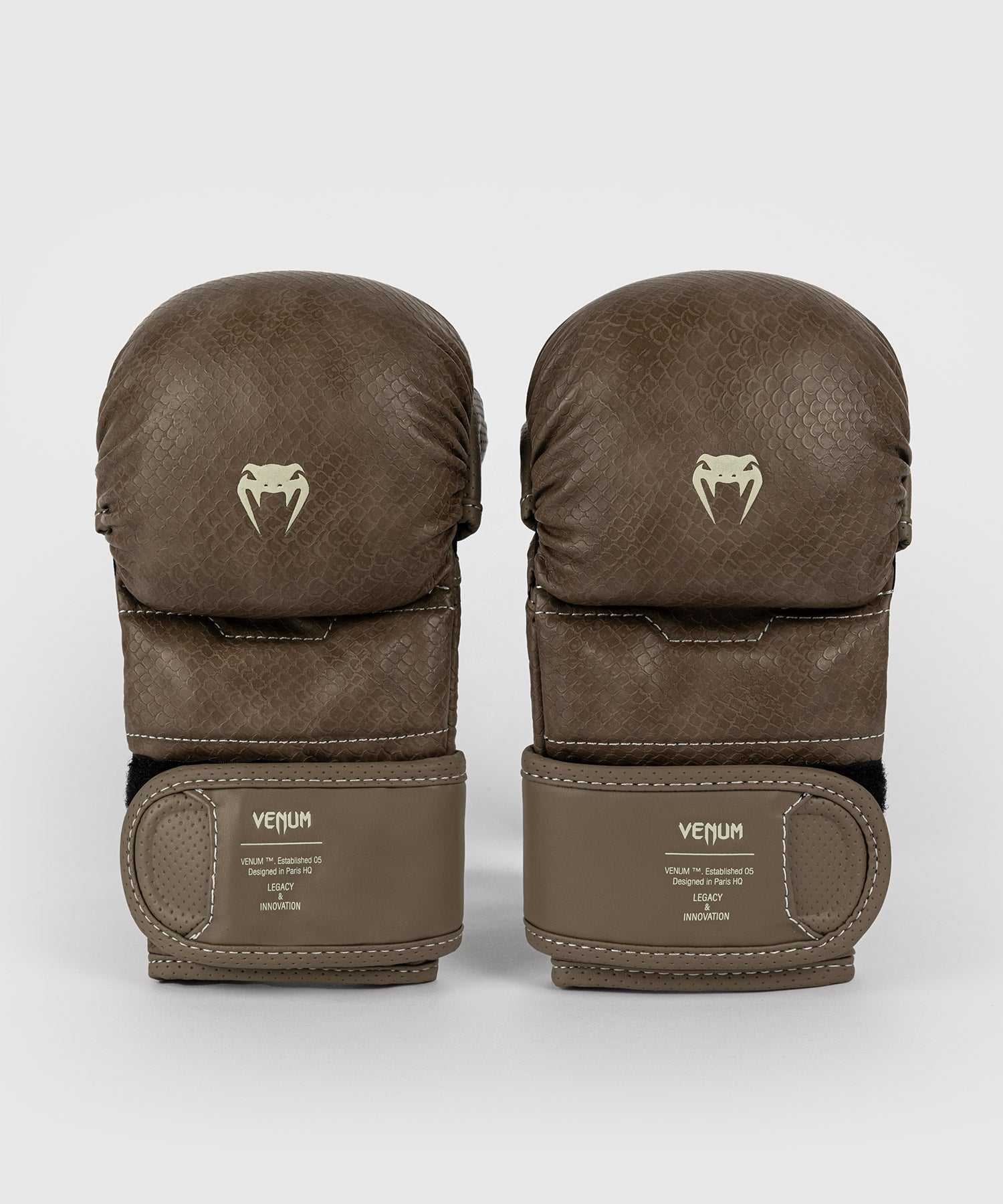 Gants de sparring MMA Venum marron avec mousse multi-densité et paume ouverte pour protection et précision