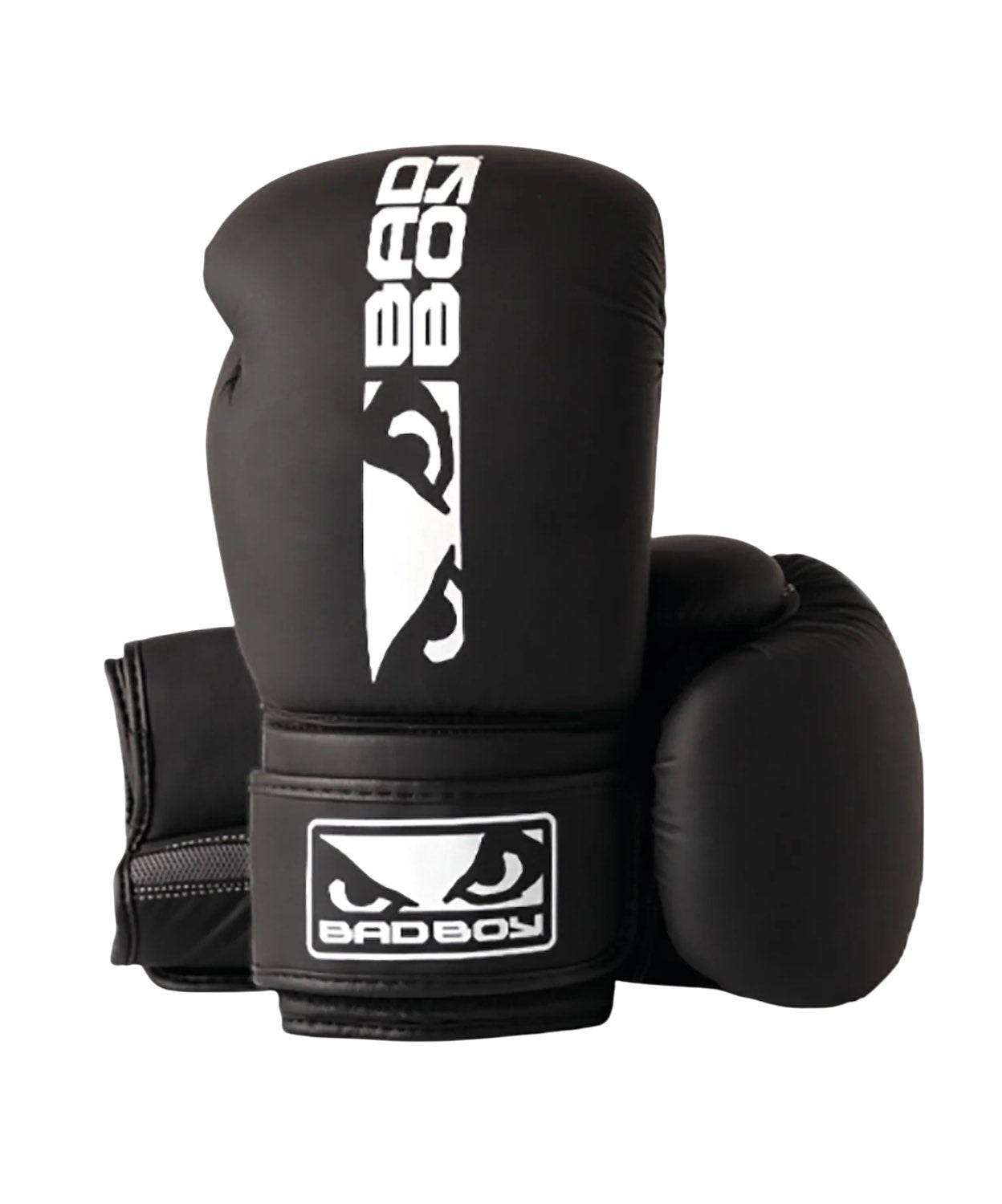 Gants de boxe Bad Boy Apollo noir et blanc pour entraînement et sparring avec mousse absorbante et maintien poignet sécurisé