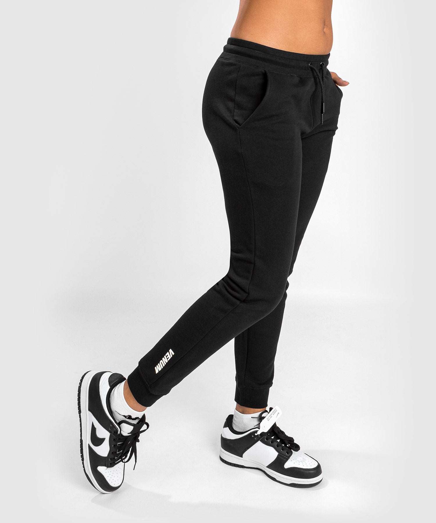Pantalon de jogging Venum Essential noir confortable et polyvalent pour sport et lifestyle