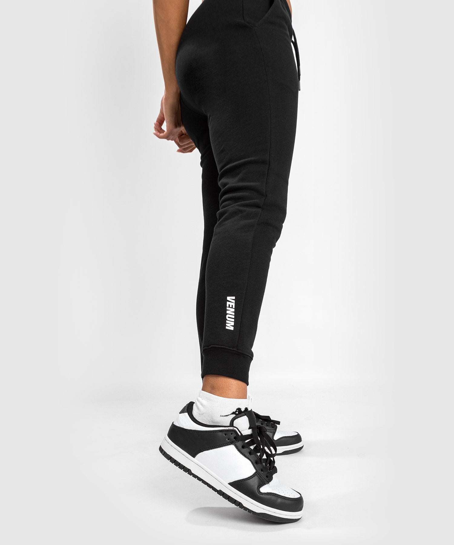 Pantalon de jogging Venum Essential noir confortable et polyvalent pour entraînement et quotidien