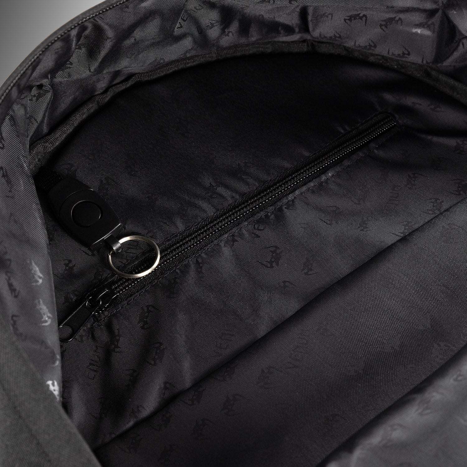 Sac à dos VENUM Essential noir robuste et ergonomique pour sports de combat et entraînement