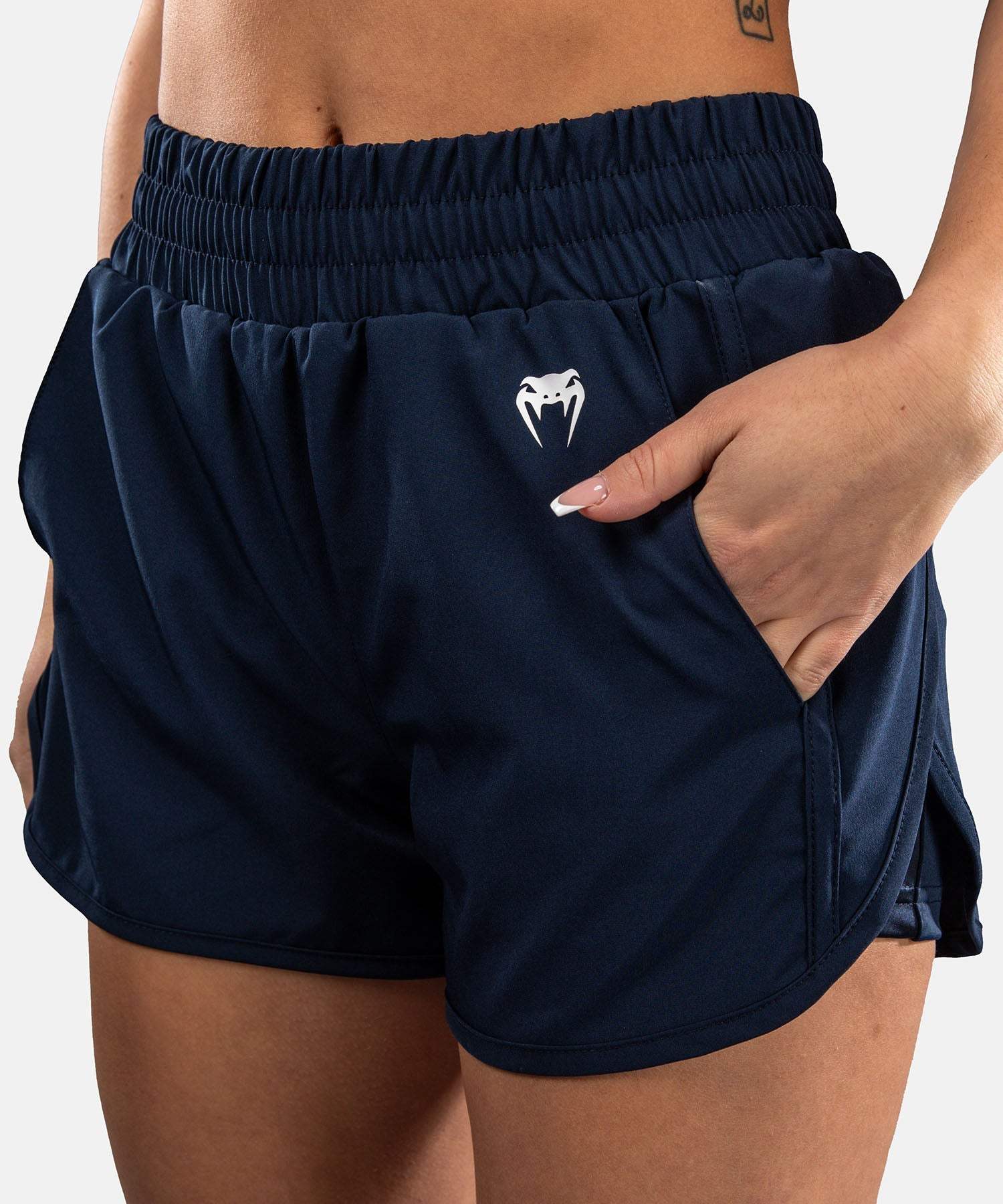 Short d’entraînement femme Venum Sculpt Shape bleu marine, léger et confortable pour training et cardio