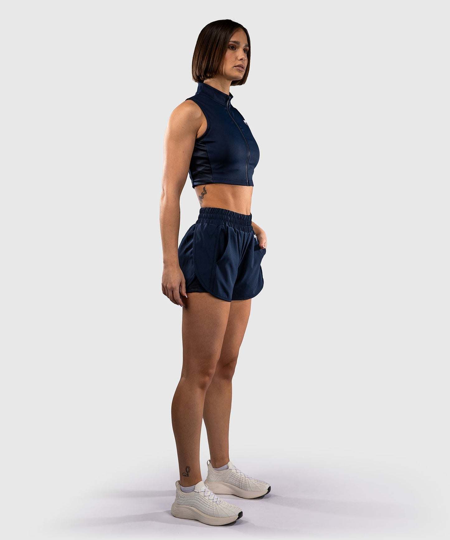 Short d'entraînement femme Venum bleu marine léger et confortable pour training intense