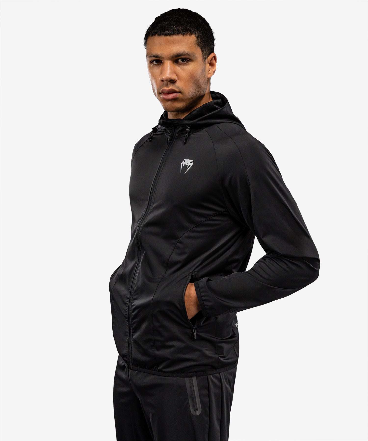 Veste de survêtement Venum Contender Aero noire, coupe ajustée et respirante pour sport et quotidien