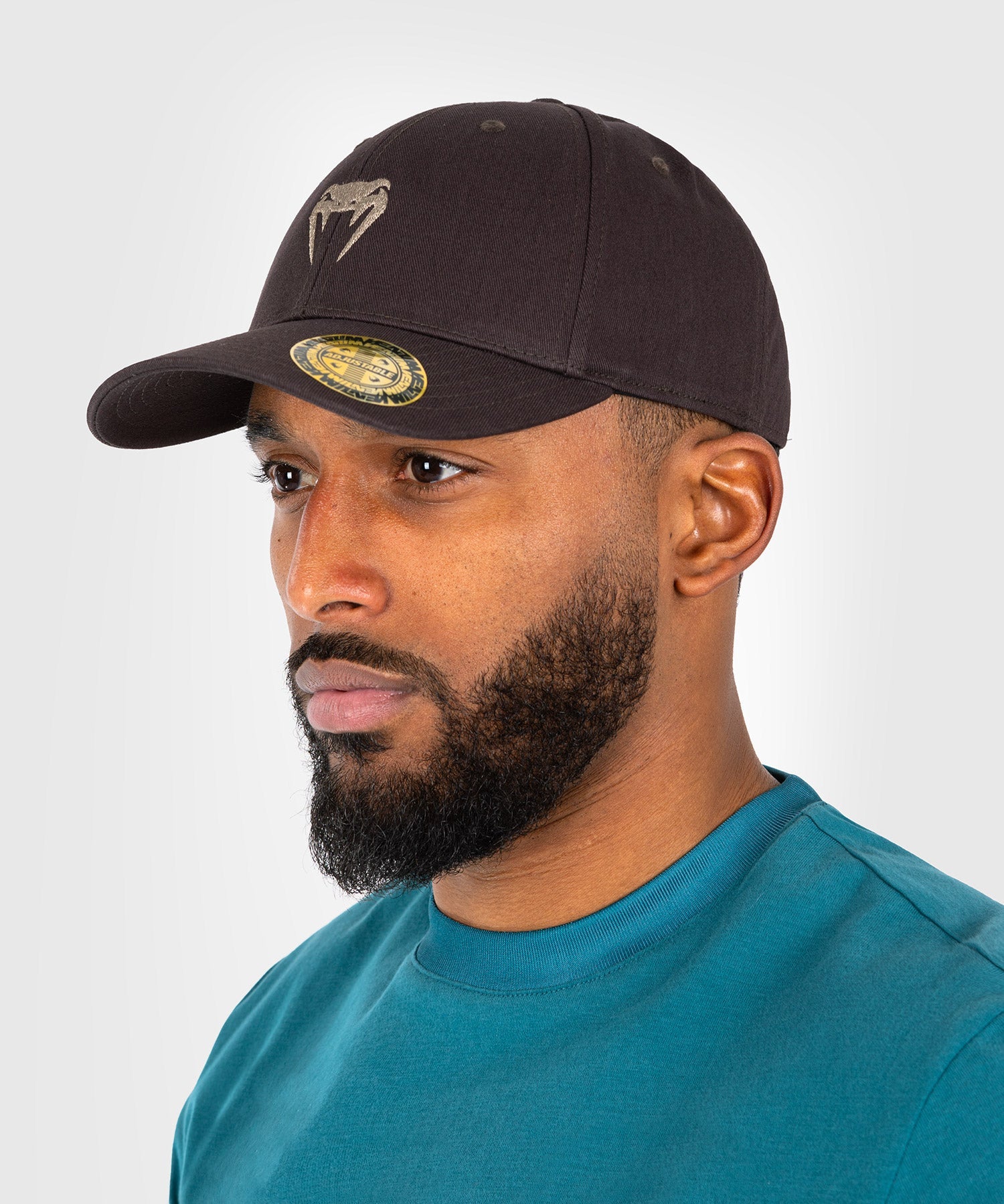 Casquette Venum Classic 2.0 noire portee au quotidien