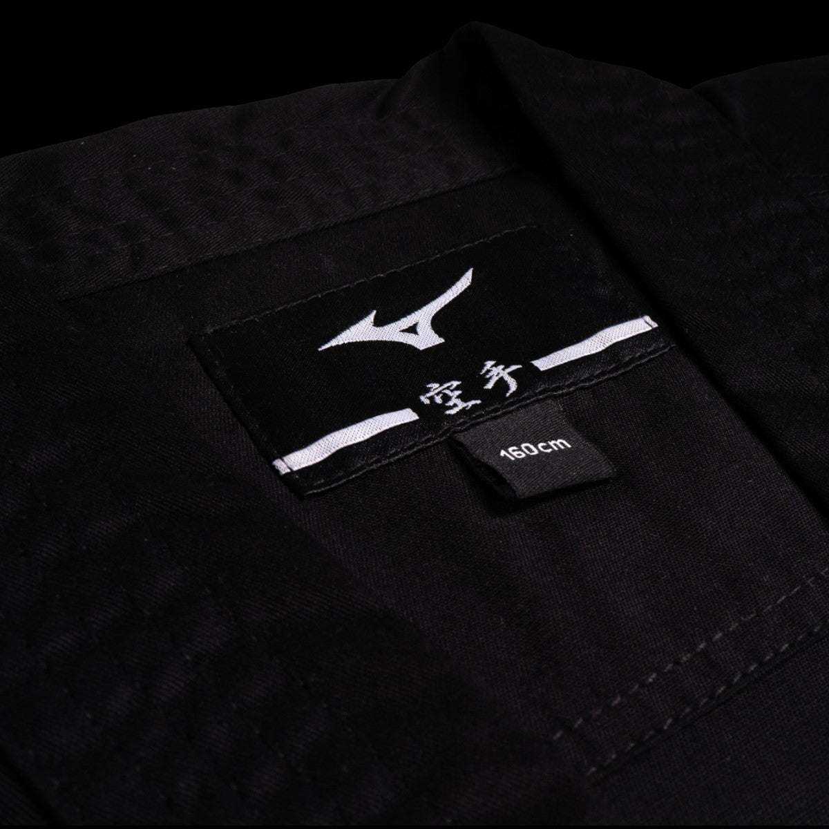 Veste du karategi Mizuno Kiai noir, broderie à la nuque
