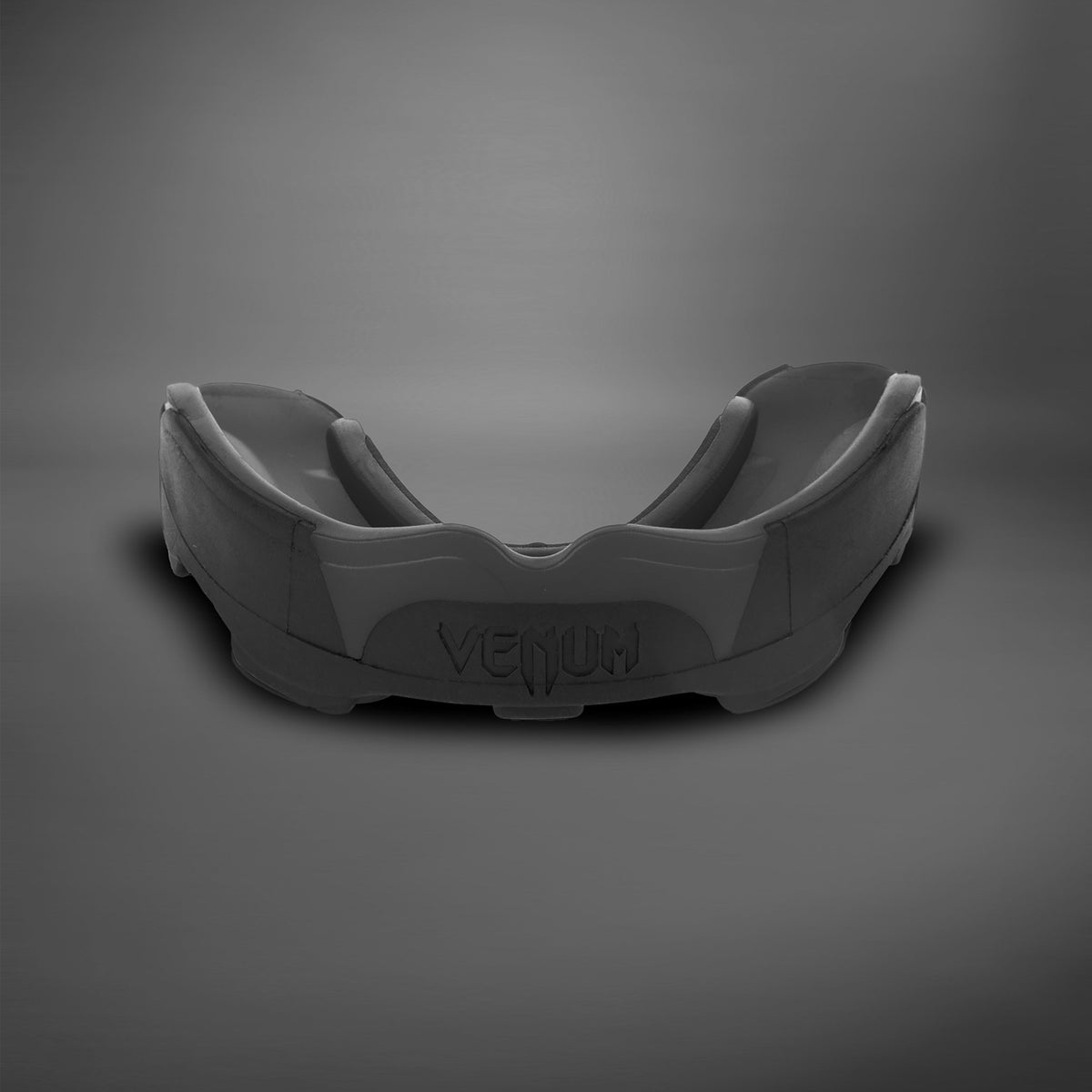 Protège-dents Venum Predator noir livré avec sa boîte de transport