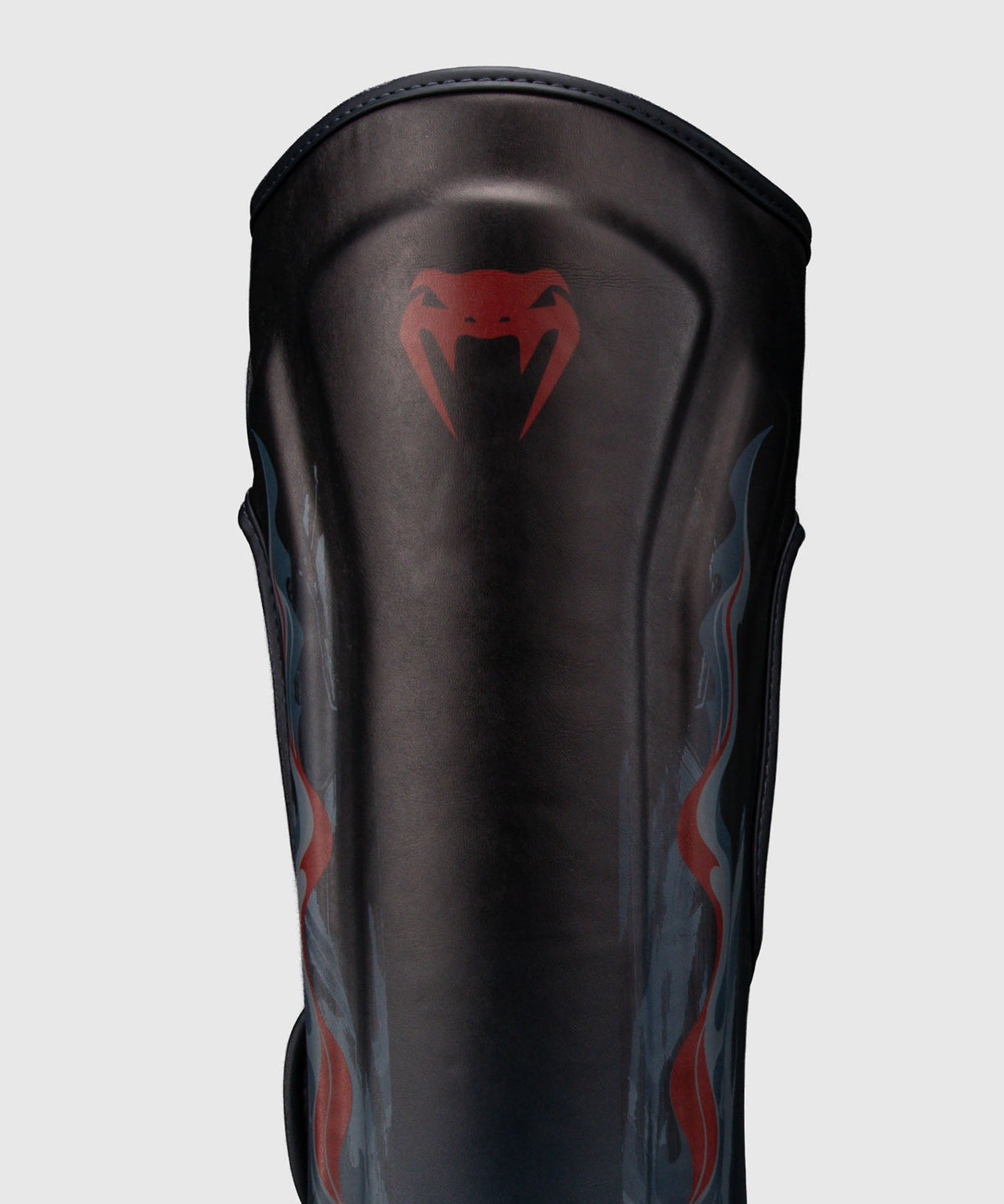 Protège-tibias Venum Demon Noir/Gris disponible à la Boutique des Arts Martiaux
