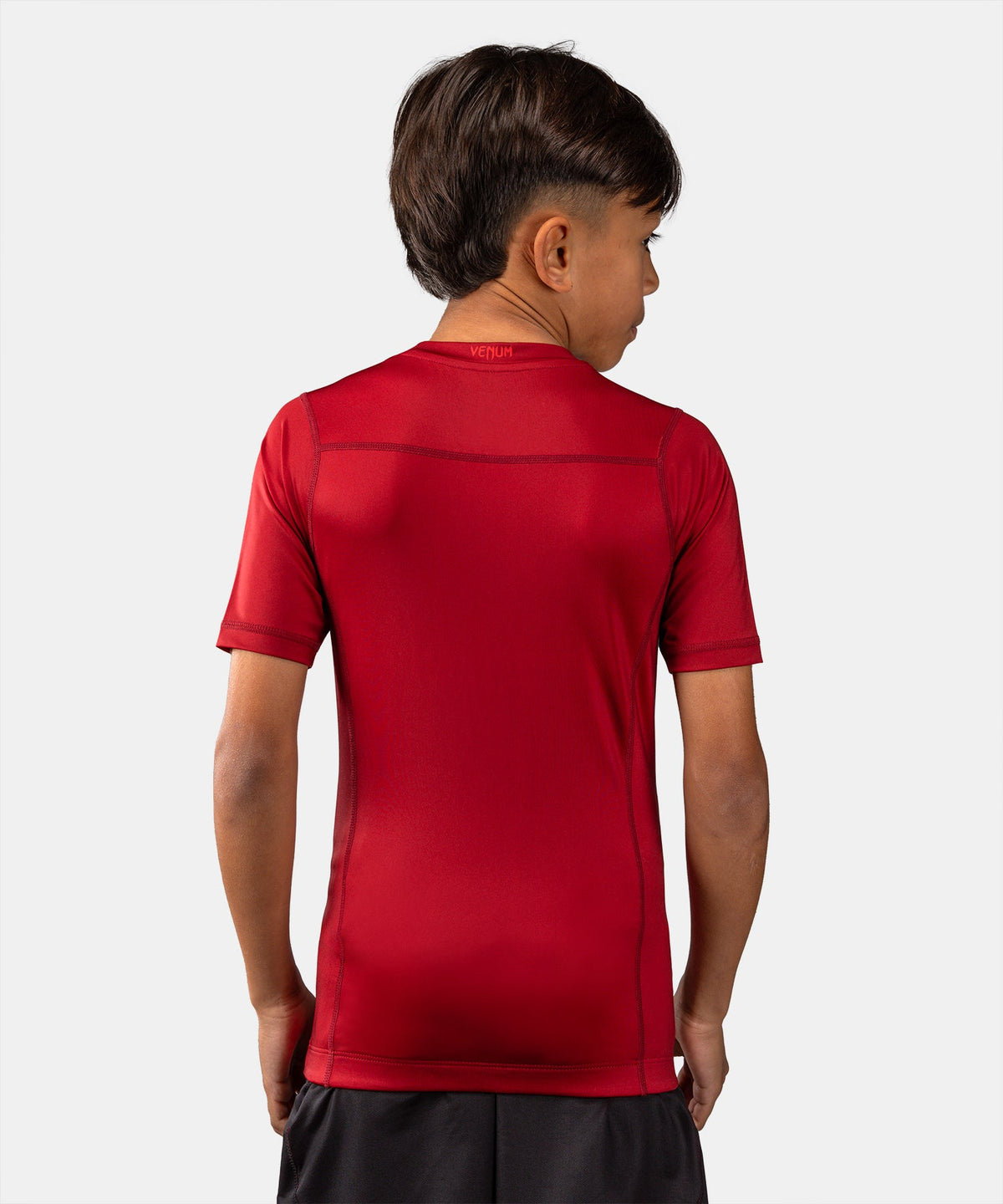 Rashguard Manches Courtes Venum Attack Kids Noir/Rouge disponible à la Boutique des Arts Martiaux