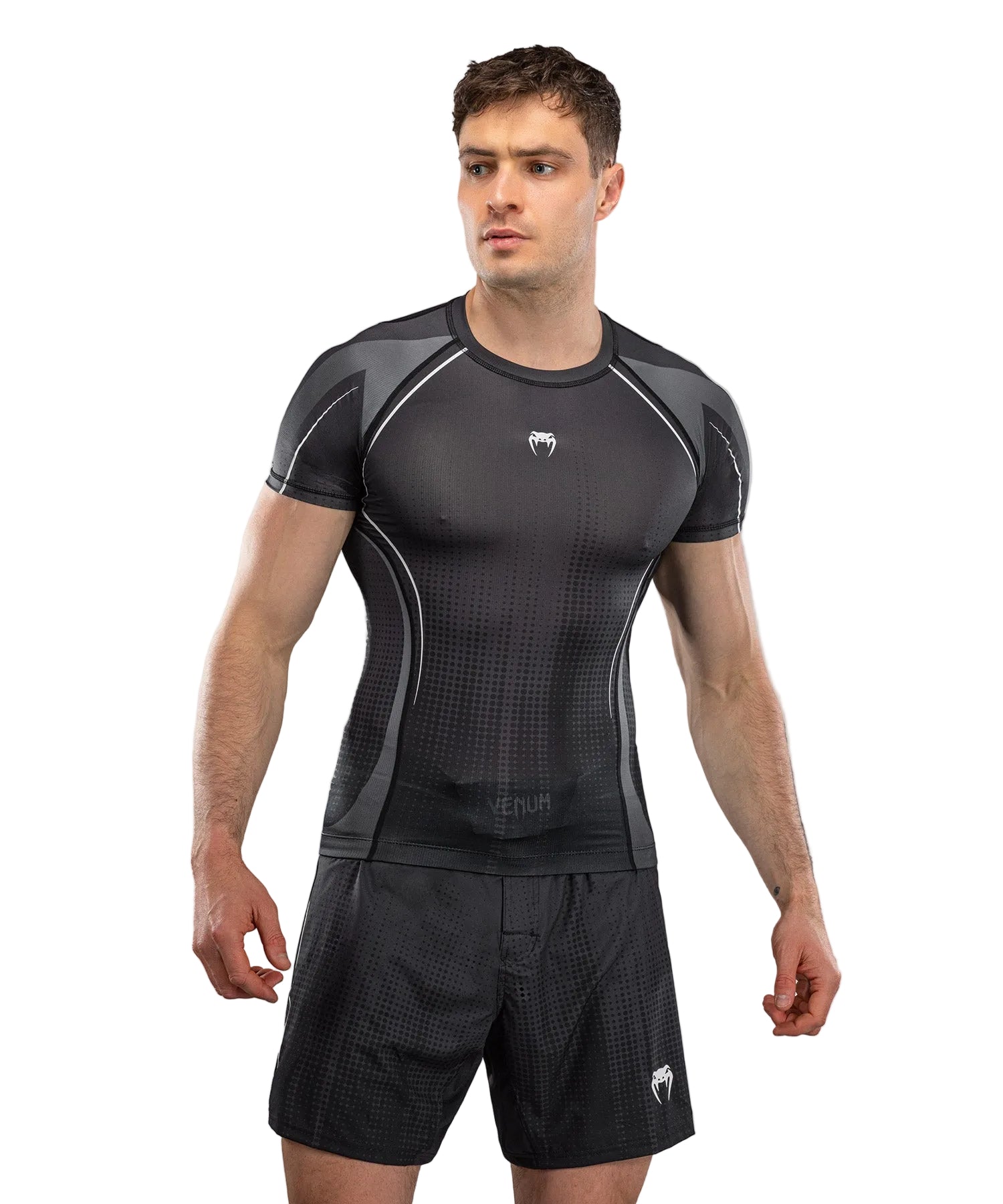 Rashguard manches courtes Venum Stealth noir et blanc, vue de face