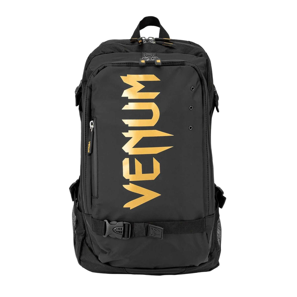 Sac à dos Venum noir en textile, avec grand logo doré vertical et plusieurs compartiments zippés.