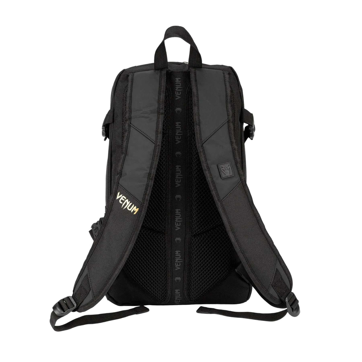 Sac à dos Venum noir en tissu, dos et bretelles rembourrés, avec logo doré et fermeture centrale visible