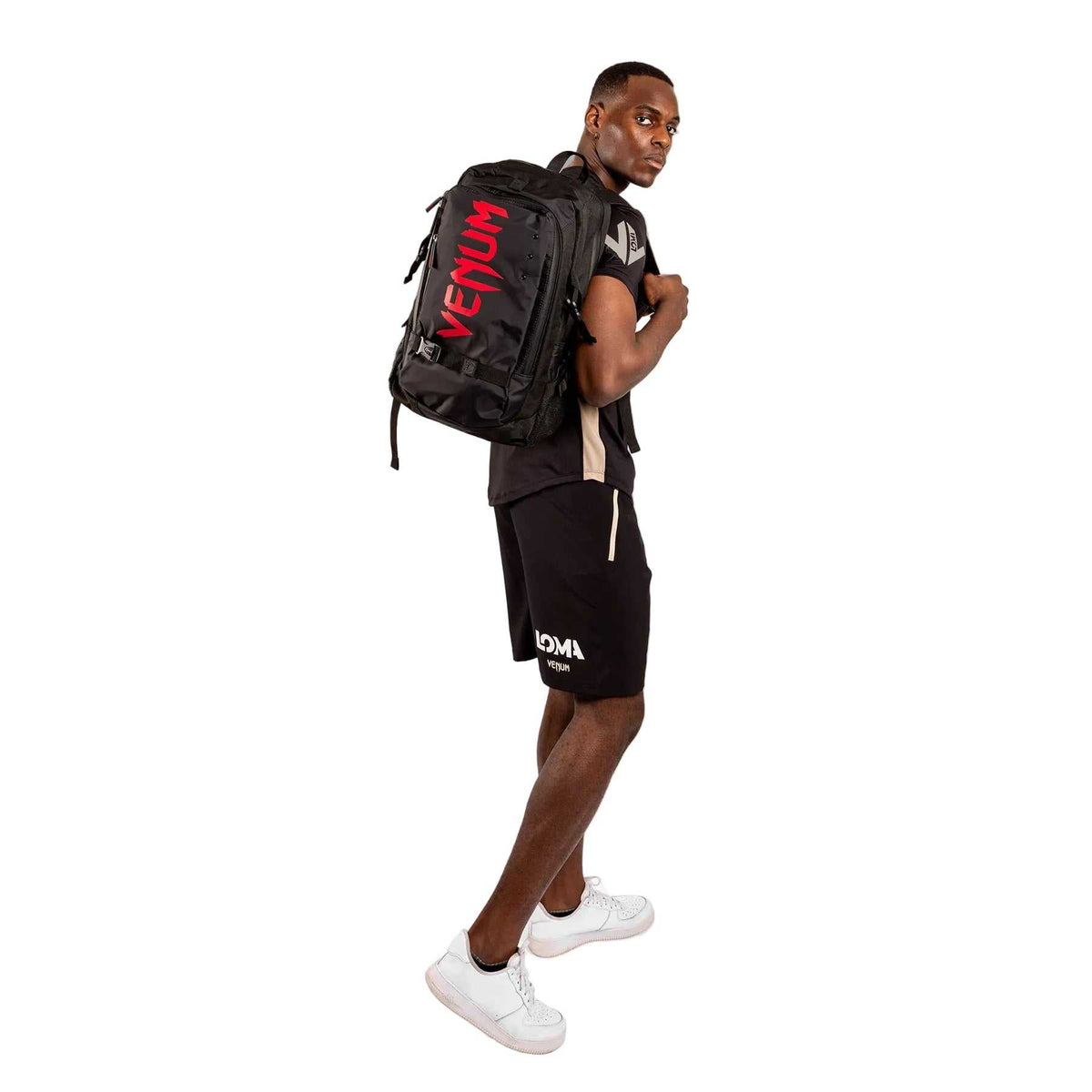 Sac à dos Venum noir en matière synthétique, avec grand logo rouge et bretelles rembourrées réglables