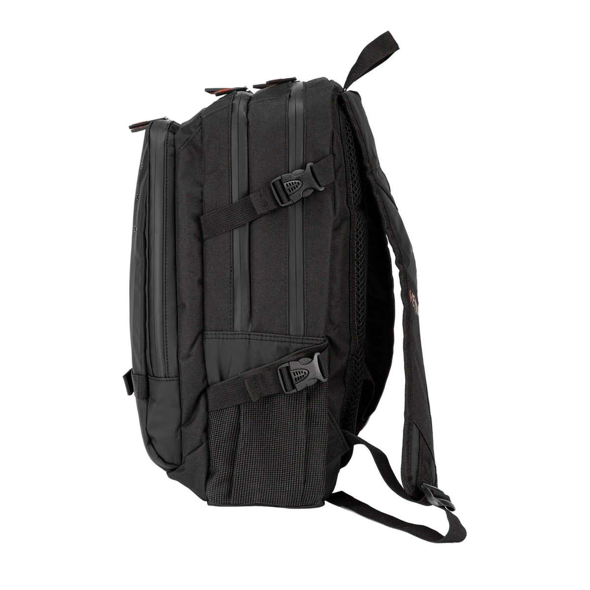 Sac à dos noir Venum en textile, avec plusieurs compartiments, poches latérales et sangles réglables rembourrées.