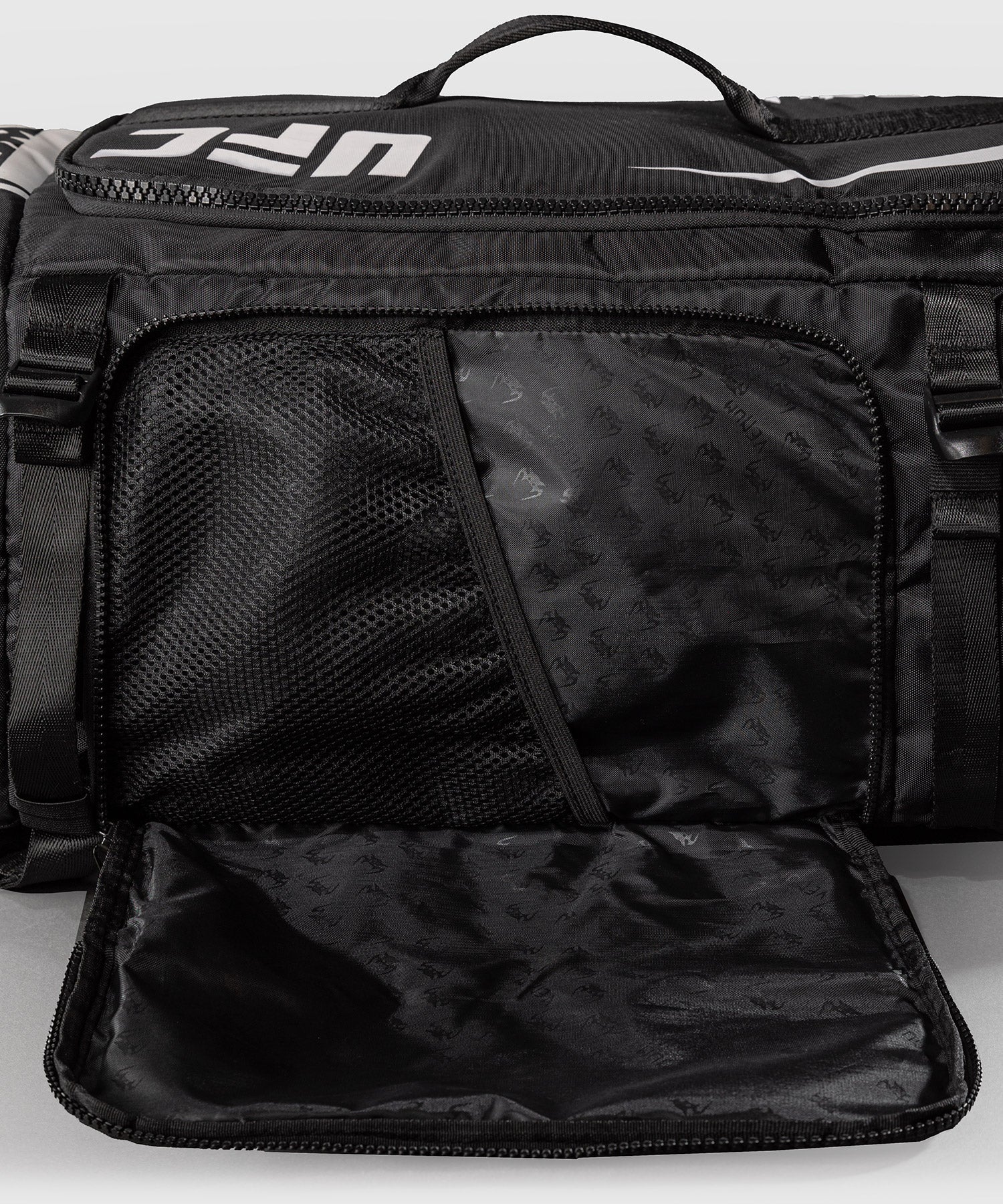 Sac de Sport UFC Venum Fight Week Noir/Blanc disponible à la Boutique des Arts Martiaux