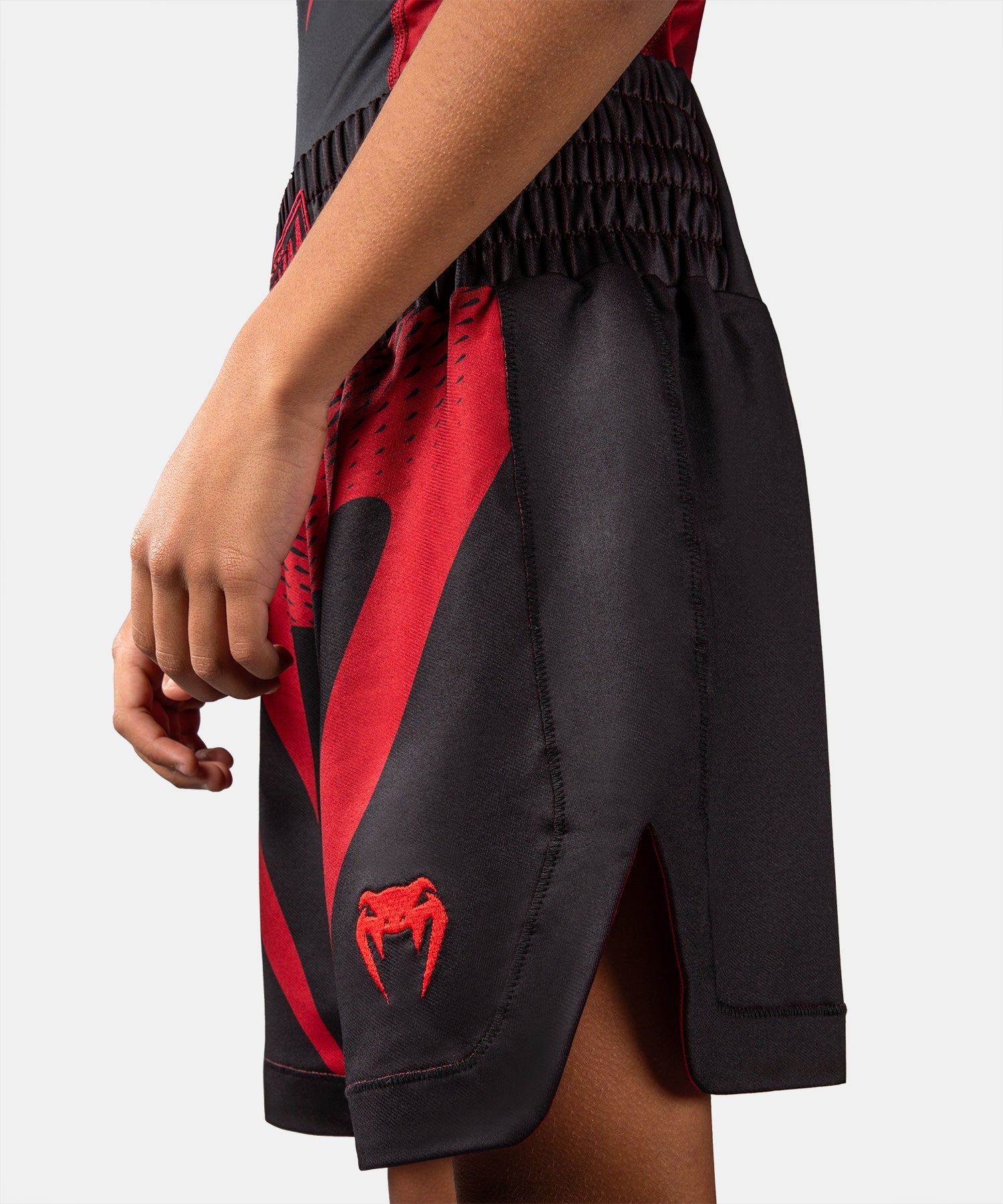 Short de boxe enfant Venum Attack Noir/Rouge pour l'entraînement