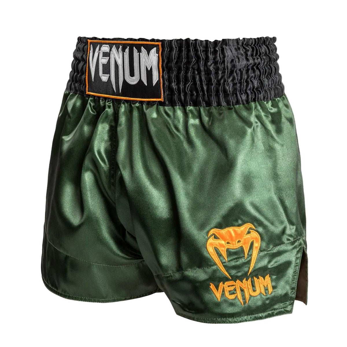 Short de Muay Thai vert en polyester satiné, ceinture noire et logo Venum orange sur la jambe