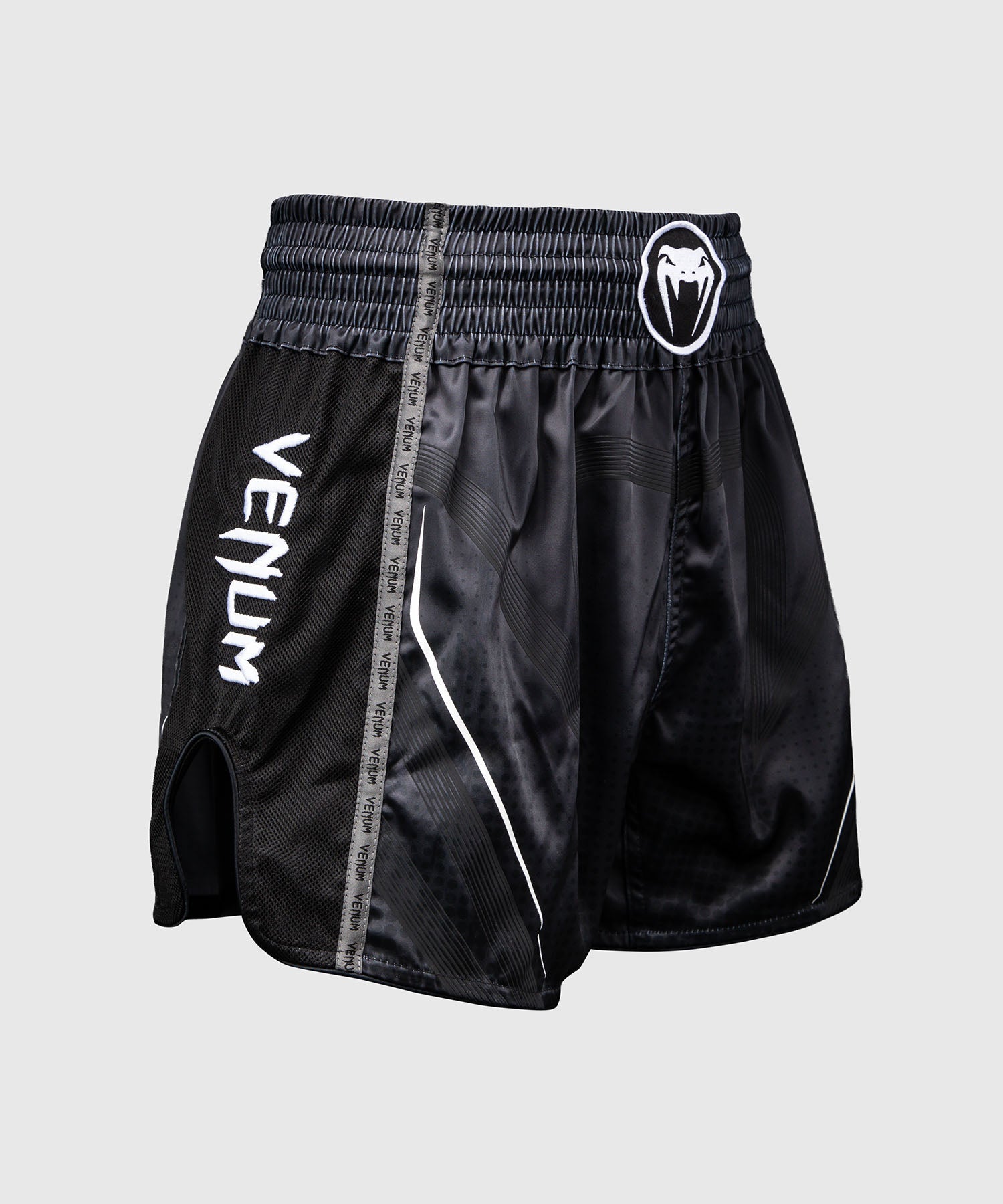 Panneaux lateraux en mesh du short de Muay Thai Venum Stealth