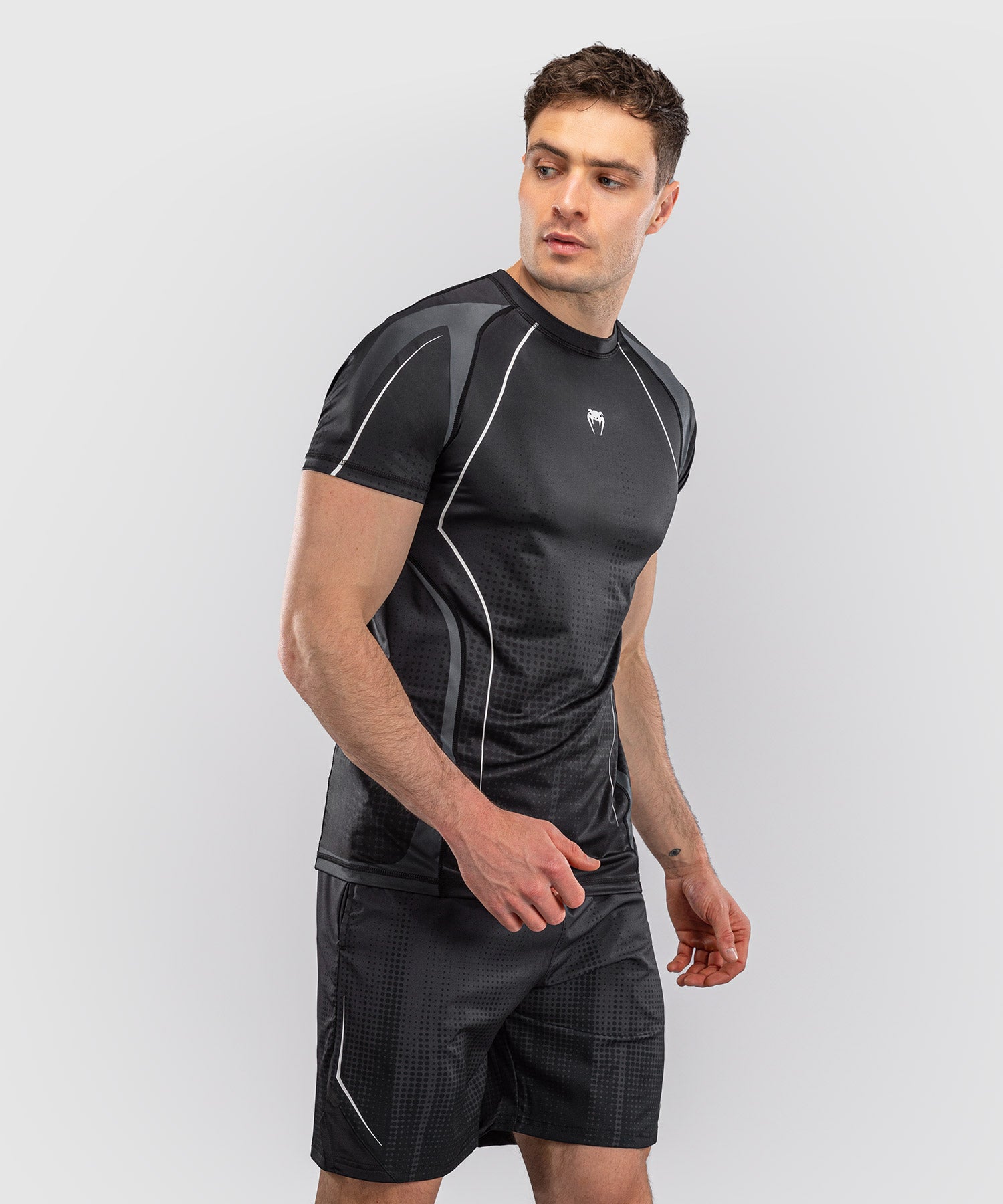 T-shirt Dry Tech Venum Stealth noir et blanc, coupe droite