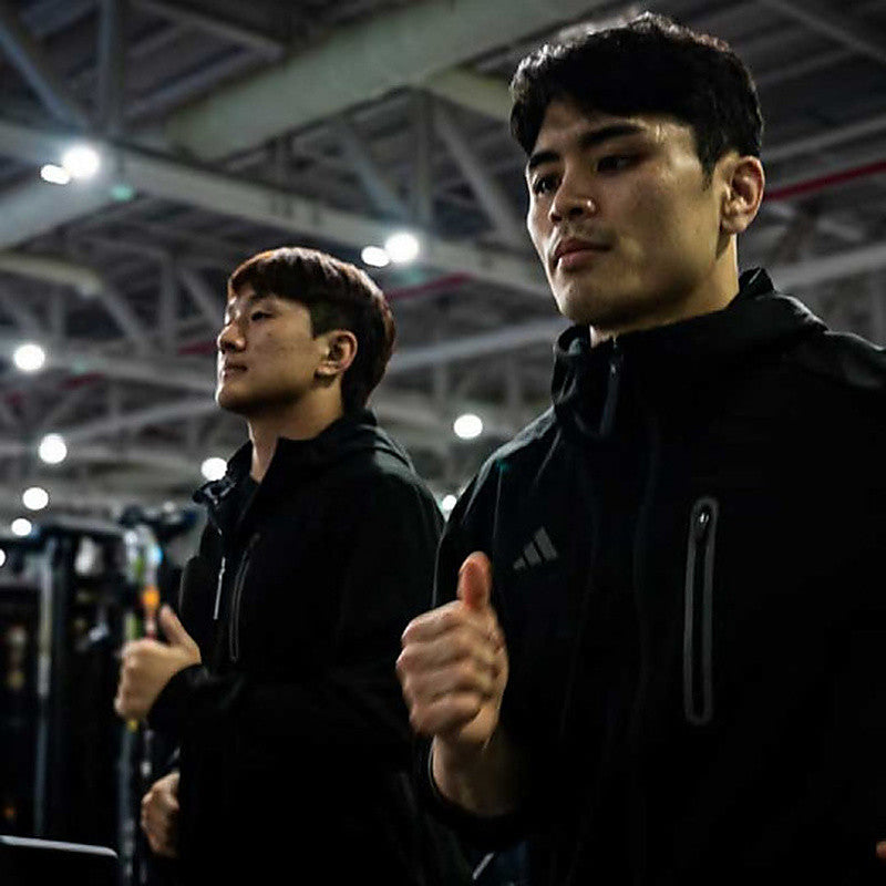 Tenue de sudation adidas Hydrosuit noire portée à l'entraînement