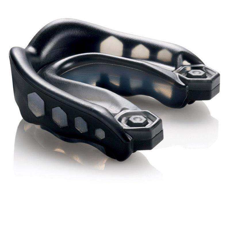 Protège-dents Gel Max Shock Doctor noir avec gel absorbant pour protection haut niveau et confort sportif.